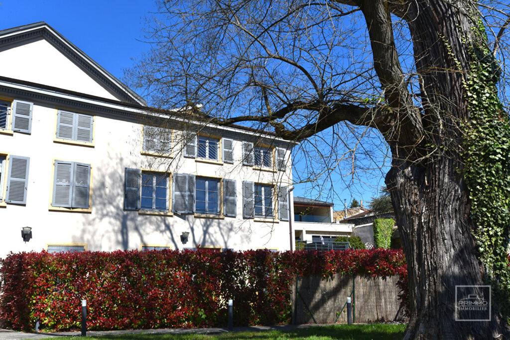 Saint Cyr Au Mont d’Or – T3 de 89m², à 10mn à pied du village, dans bâtisse du XIXème