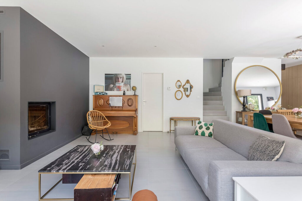 SAINT DIDIER AU MONT D&rsquo;OR, accès rapide à Lyon, Maison contemporaine sur 1235m² de terrain plat