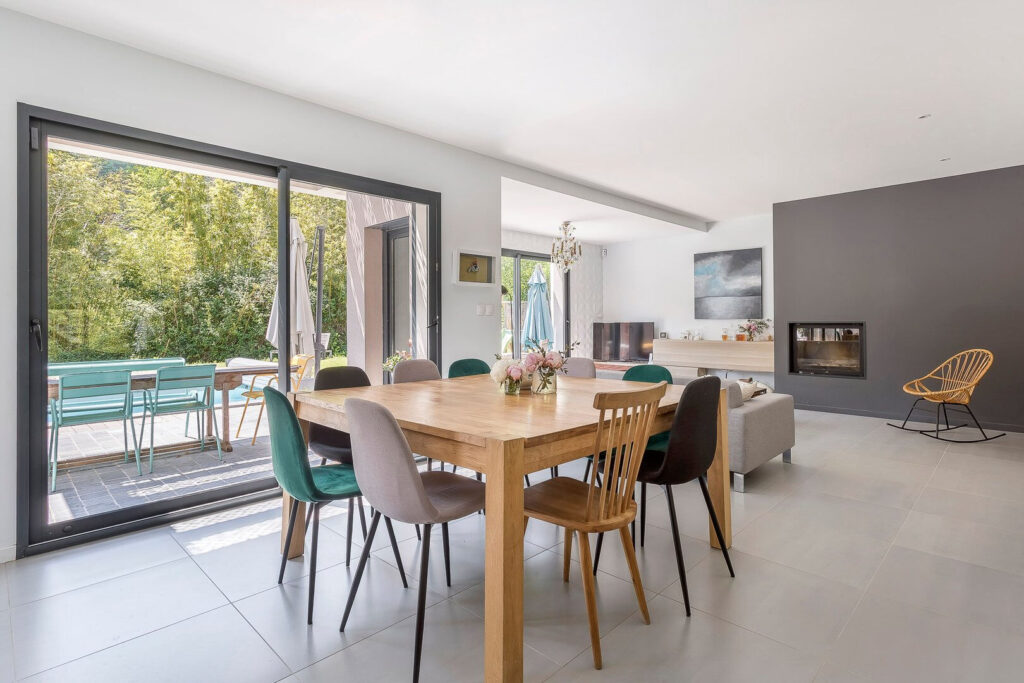 SAINT DIDIER AU MONT D&rsquo;OR, accès rapide à Lyon, Maison contemporaine sur 1235m² de terrain plat
