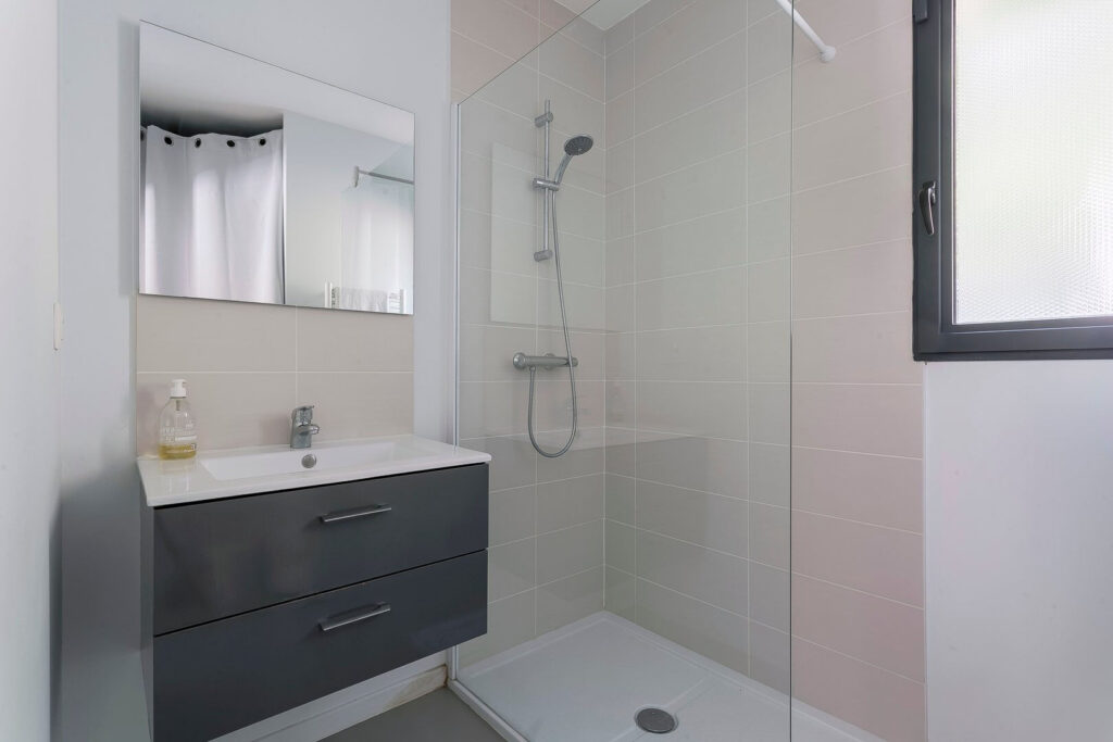 SAINT DIDIER AU MONT D&rsquo;OR, accès rapide à Lyon, Maison contemporaine sur 1235m² de terrain plat