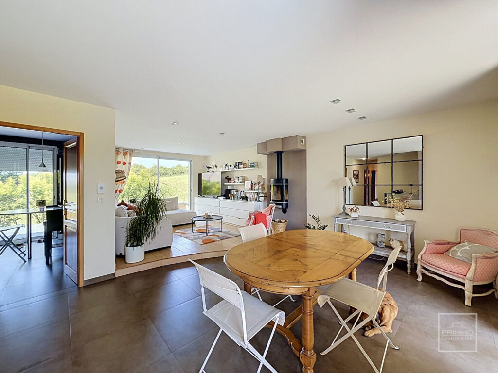 Dommartin – Maison non mitoyenne 5 pièces de 133 m² avec vue et sans vis à vis