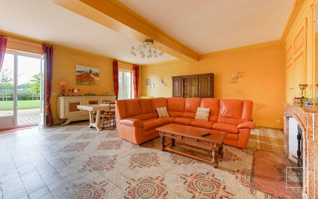 Arnas Maison bourgeoise de 262M² sur beau terrain avec piscine