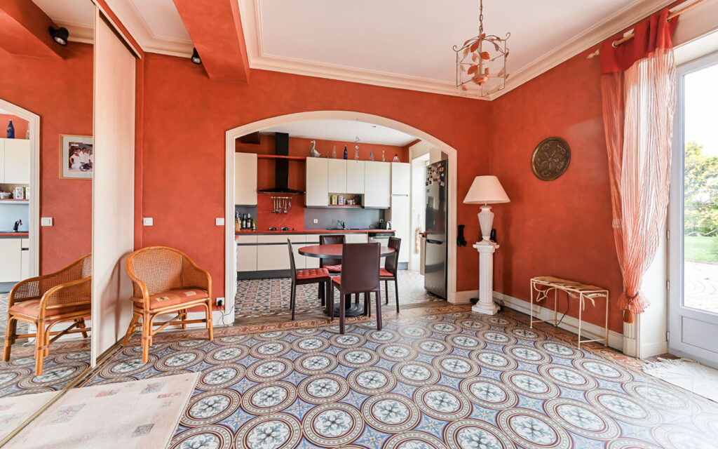 Arnas Maison bourgeoise de 262M² sur beau terrain avec piscine
