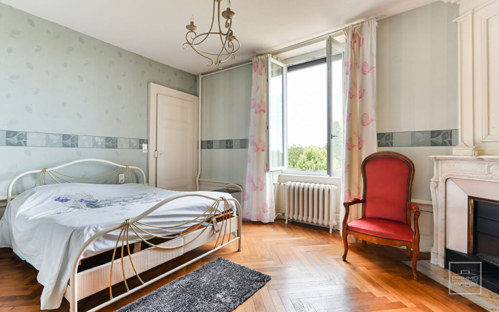Arnas Maison bourgeoise de 262M² sur beau terrain avec piscine