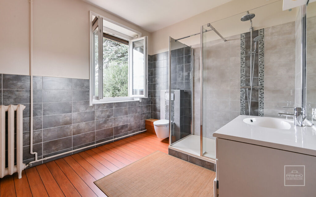 Arnas Maison bourgeoise de 262M² sur beau terrain avec piscine