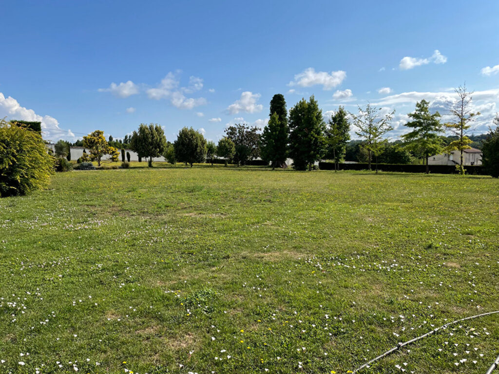 Arnas Maison bourgeoise de 262M² sur beau terrain avec piscine