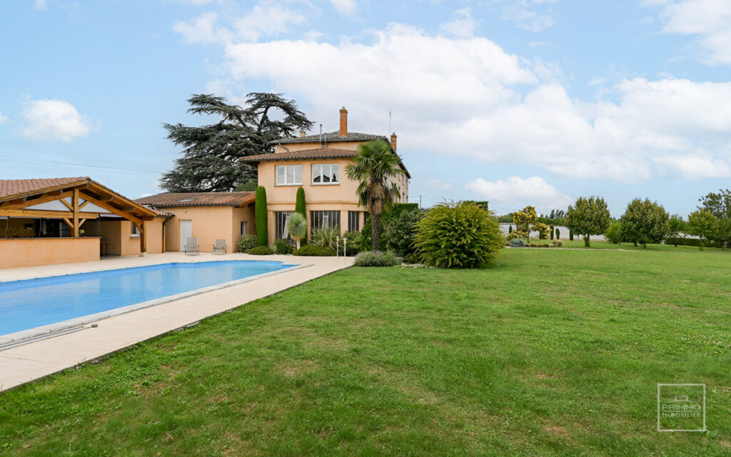 Arnas Maison bourgeoise de 262M² sur beau terrain avec piscine