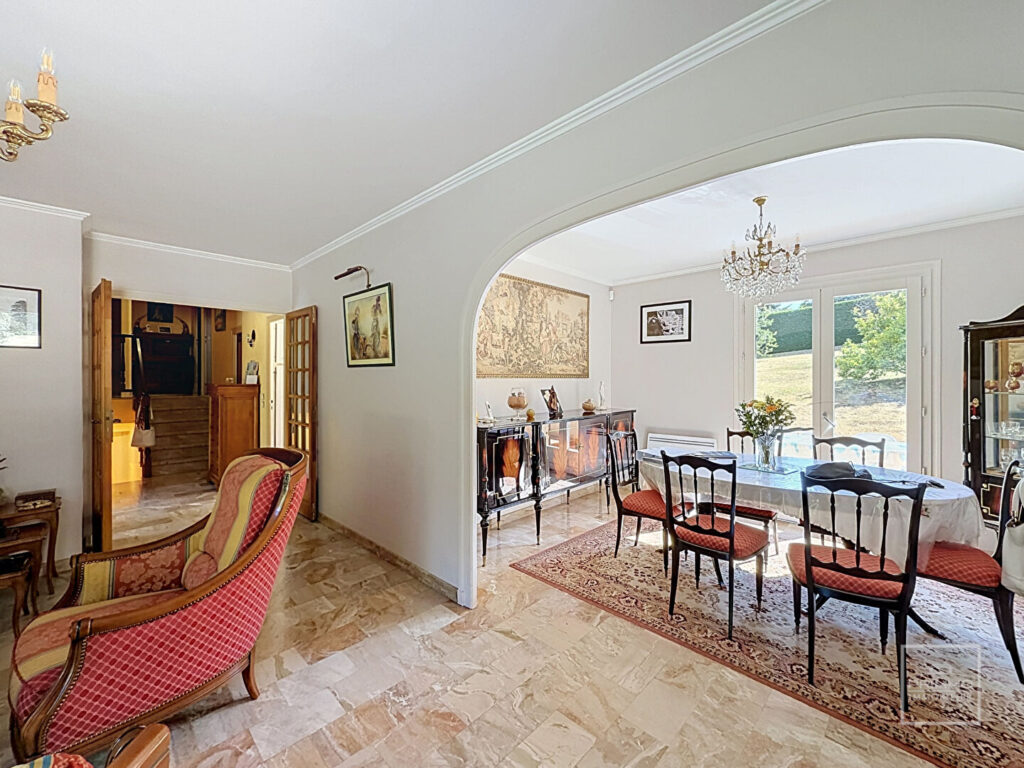 Lissieu, maison de 146 m² sur parcelle de 3525 m2 avec piscine