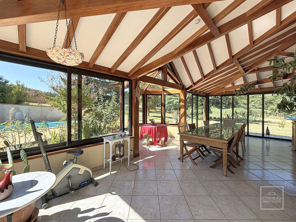 Lissieu, maison de 146 m² sur parcelle de 3525 m2 avec piscine