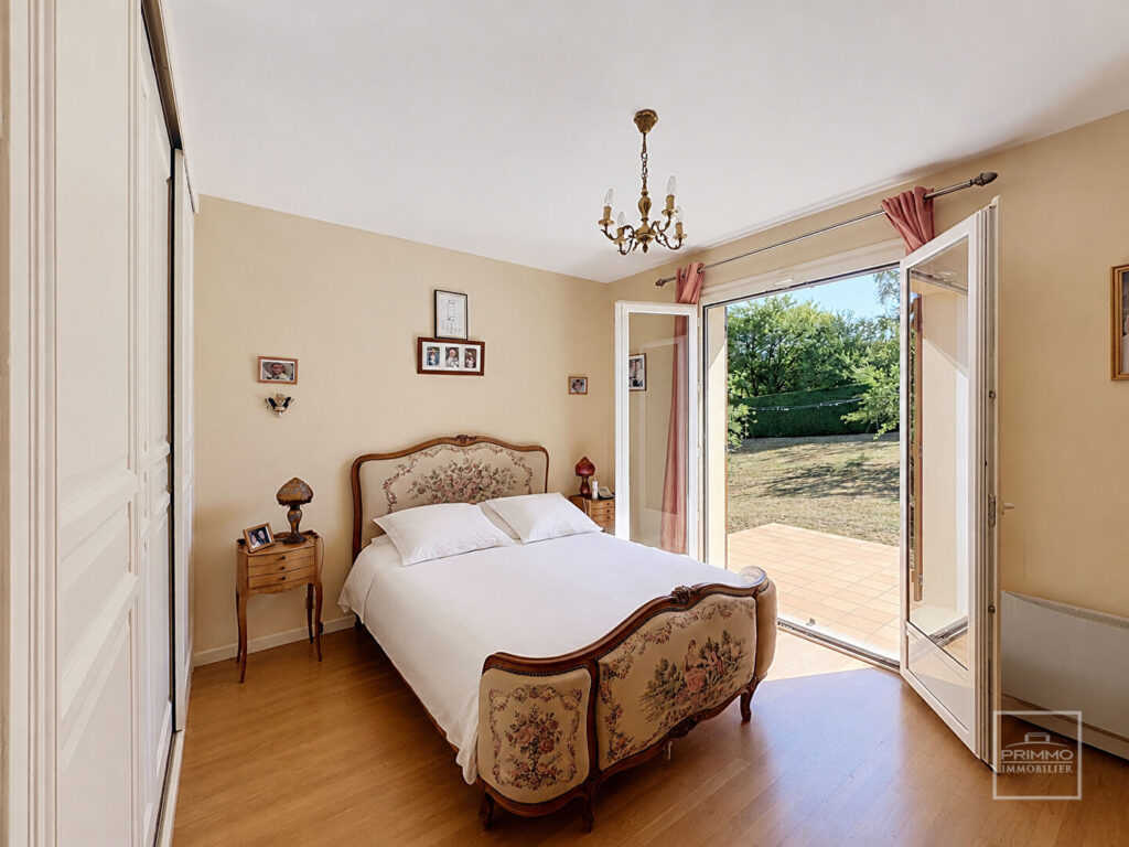 Lissieu, maison de 146 m² sur parcelle de 3525 m2 avec piscine