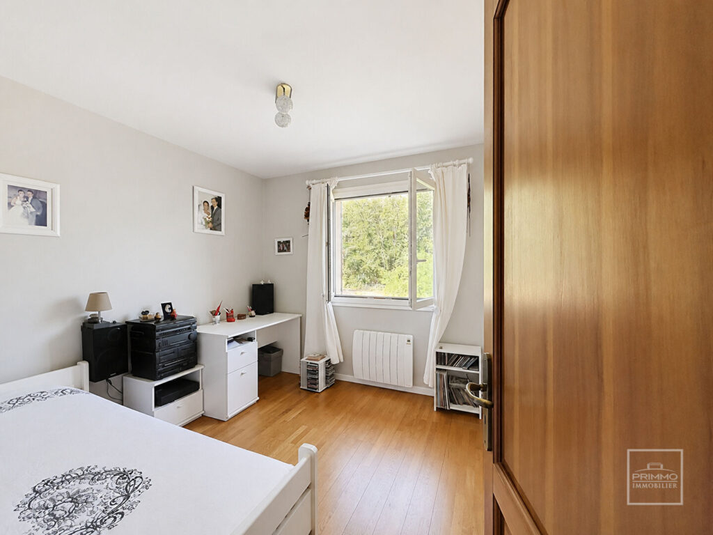 Lissieu, maison de 146 m² sur parcelle de 3525 m2 avec piscine