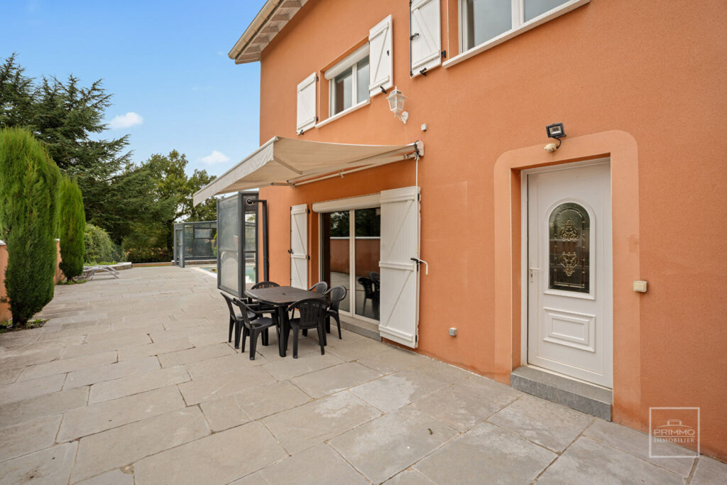 MIONNAY, ANCIEN CORPS DE FERME, 175m², PISCINE, TERRAIN 1056m²