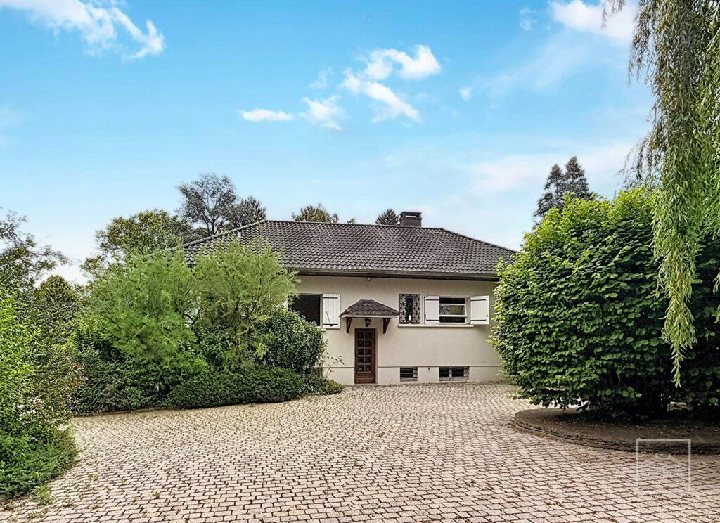 ECULLY Une maison de plain-pied au fort potentiel, à deux pas du village