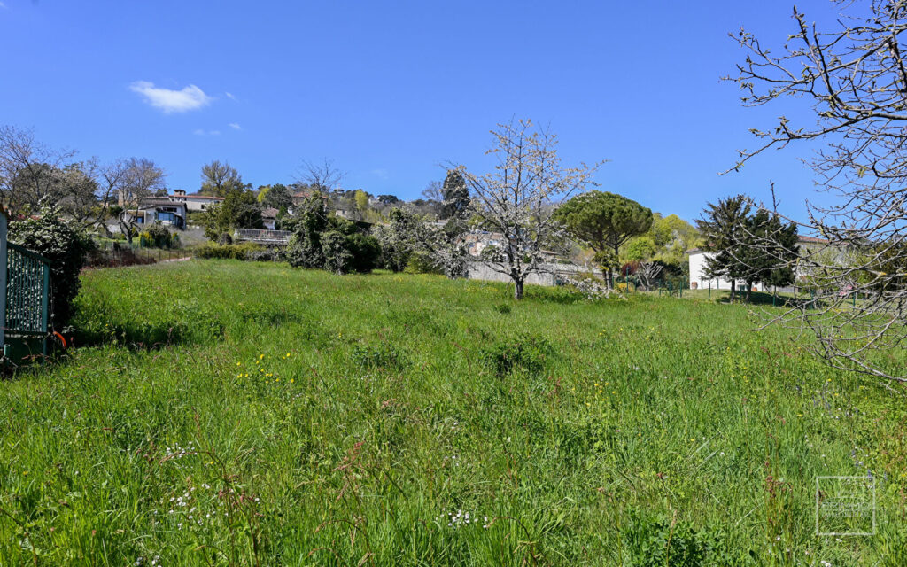 Saint Cyr au Mont d’Or Maison ancienne rénovée de 244m² sur terrain de 3 500m²