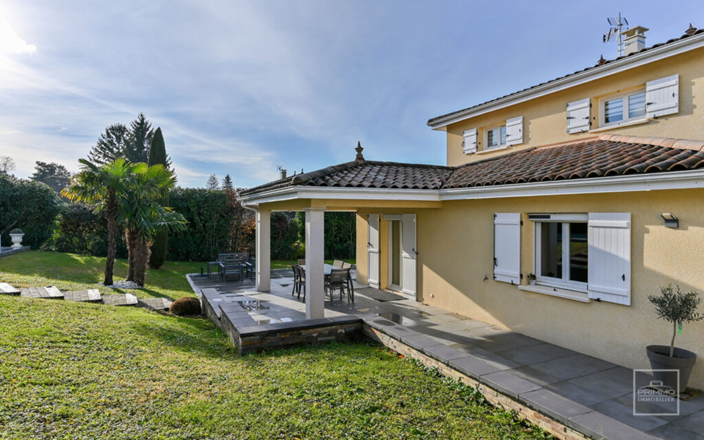 Limonest – maison familiale 160 m² avec dépendance et piscine