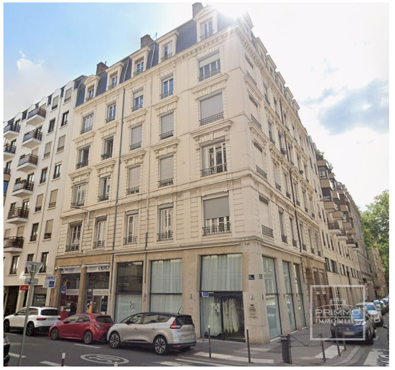 LYON 6, MURS COMMERCIAUX, 117.9m² vendu loué