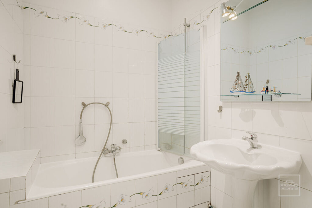 LYON 6, PROX. COLLEGE VENDOME, 139.78m²