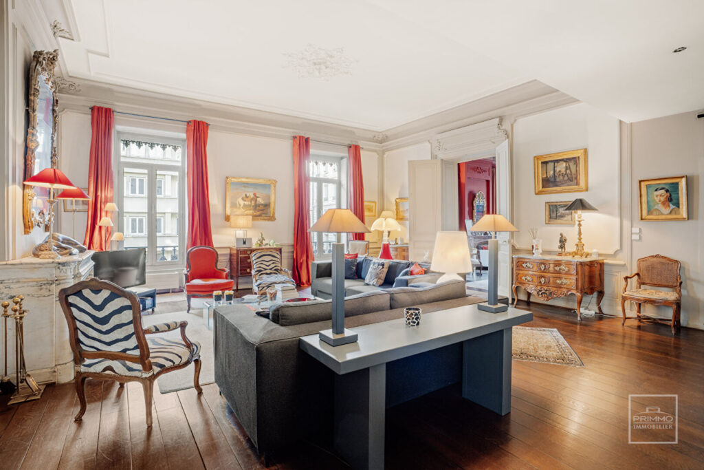 LYON 6, TETE D&rsquo;OR,  ANCIEN HOTEL PARTICULIER, 169.26m², GRAND GARAGE