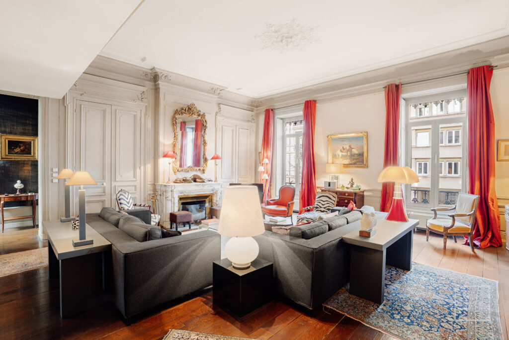 LYON 6, TETE D&rsquo;OR,  ANCIEN HOTEL PARTICULIER, 169.26m², GRAND GARAGE
