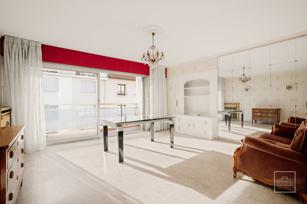 VILLEURBANNE – GRATTE CIEL , 70m², BALCON & LOGGIA, PARKING