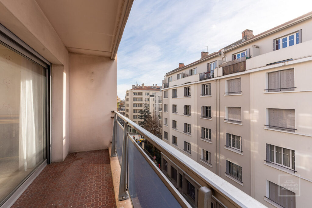 VILLEURBANNE – GRATTE CIEL , 70m², BALCON & LOGGIA, PARKING