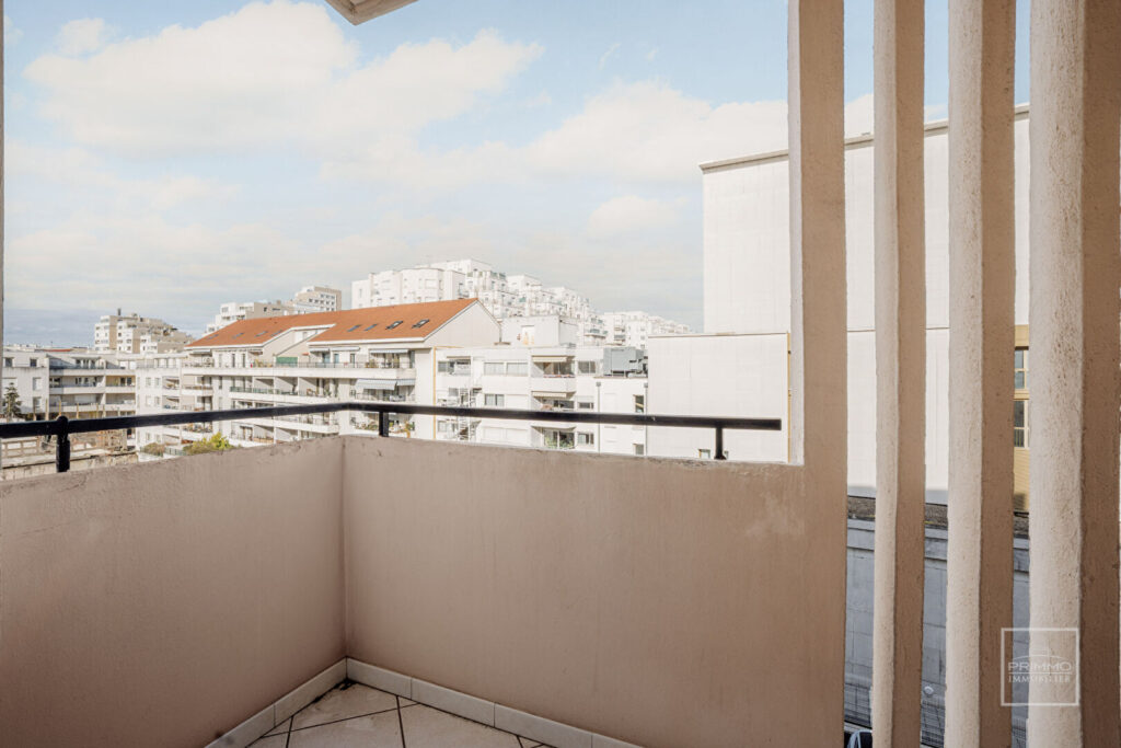VILLEURBANNE – GRATTE CIEL , 70m², BALCON & LOGGIA, PARKING
