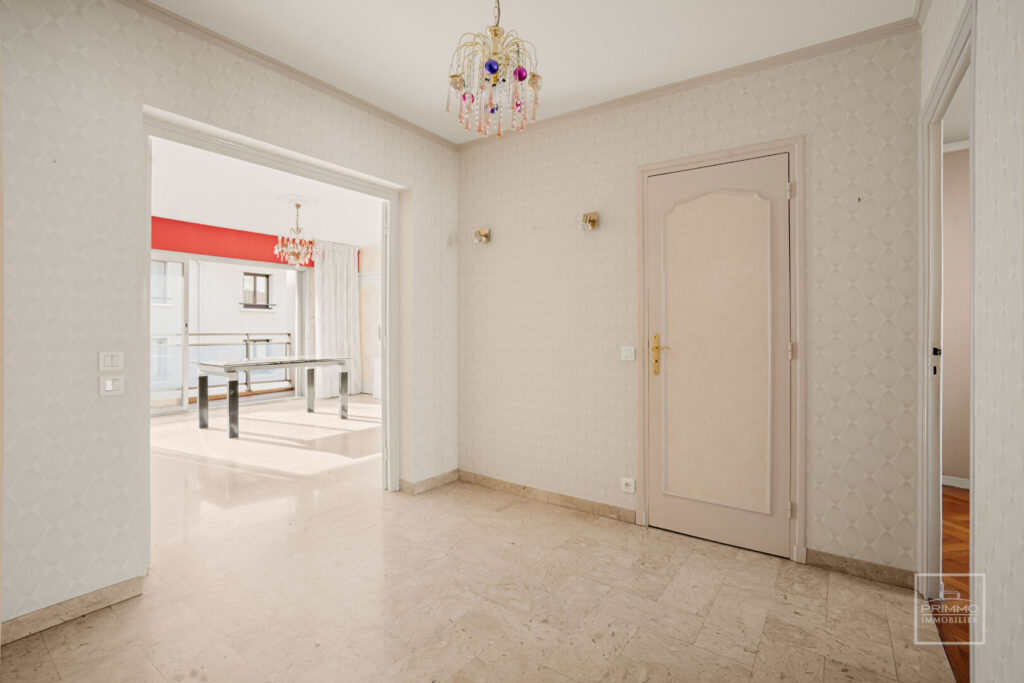 VILLEURBANNE – GRATTE CIEL , 70m², BALCON & LOGGIA, PARKING