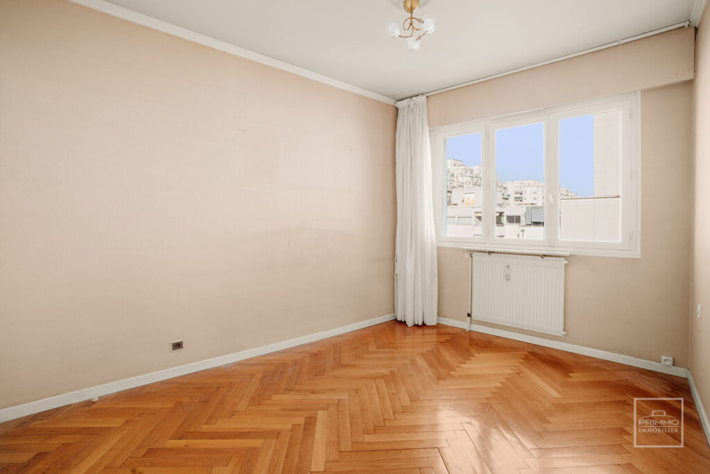VILLEURBANNE – GRATTE CIEL , 70m², BALCON & LOGGIA, PARKING