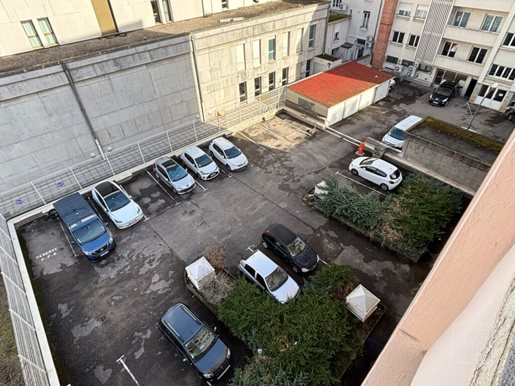 VILLEURBANNE – GRATTE CIEL , 70m², BALCON & LOGGIA, PARKING