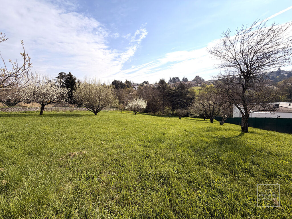 SAINT DIDIER AU MONT D’OR terrain constructible avec vue sur Lyon et la verdure