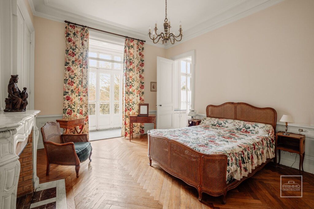 LYON 6, BD DES BELGES, 202.95m² + T2 + CHAMBRE SERVICE + GARAGE