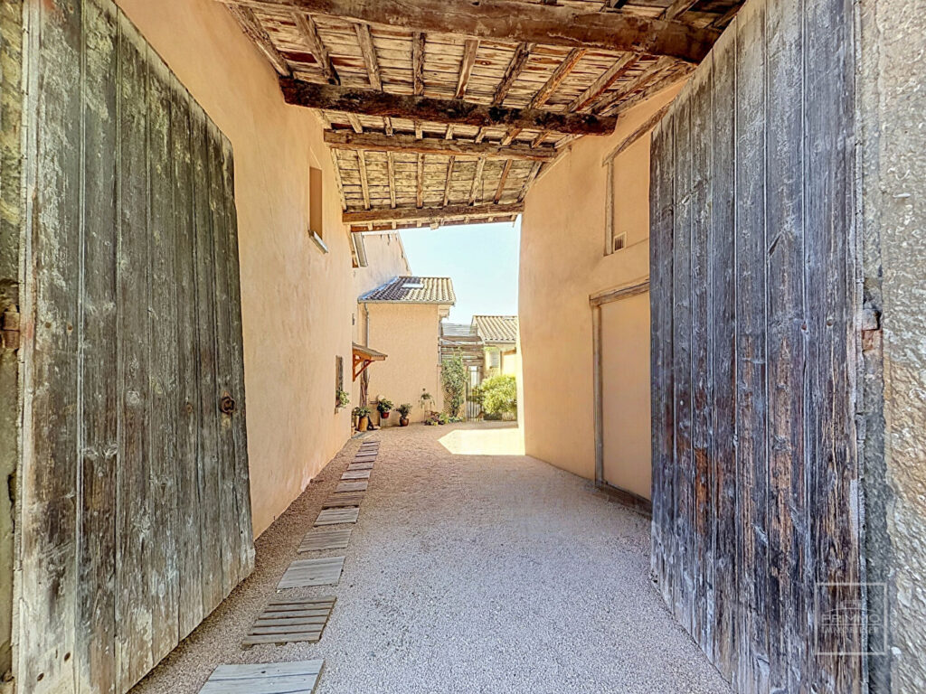 SAINT DIDIER AU MONT D&rsquo;OR Maison ancienne de 117m²  (133m² au sol) avec un jardin de 160m²