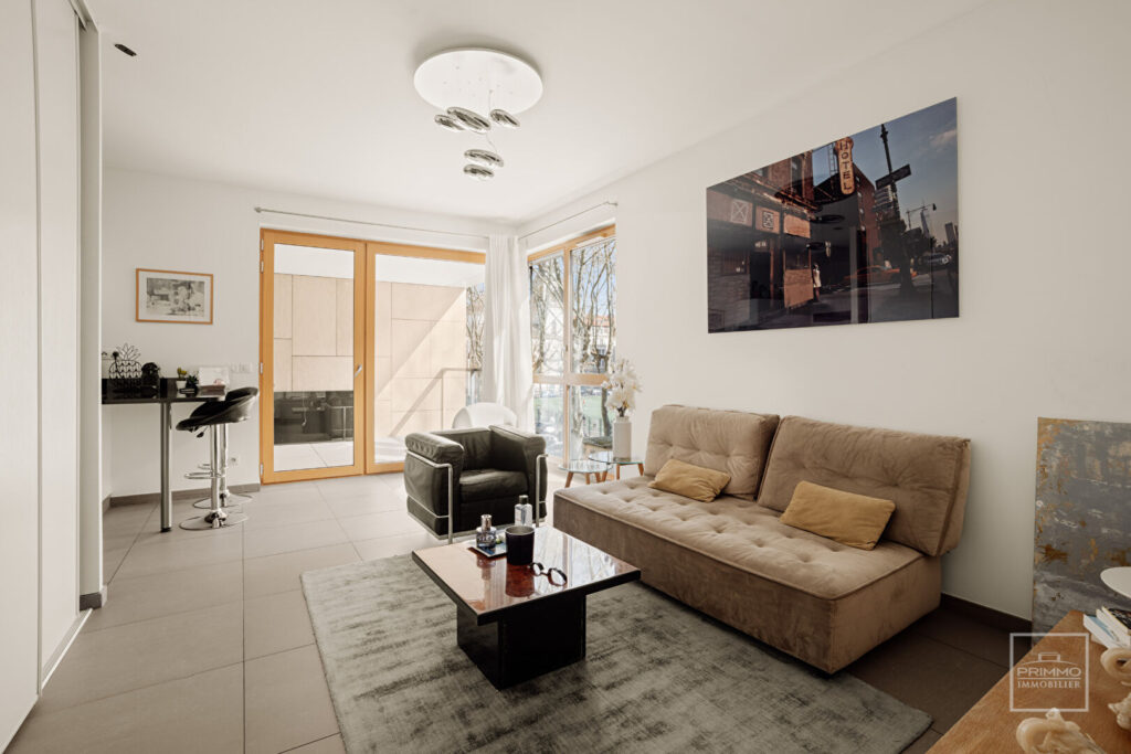 LYON 6, SAINT POTHIN, IMMEUBLE STANDING, 46.74m², BALCON