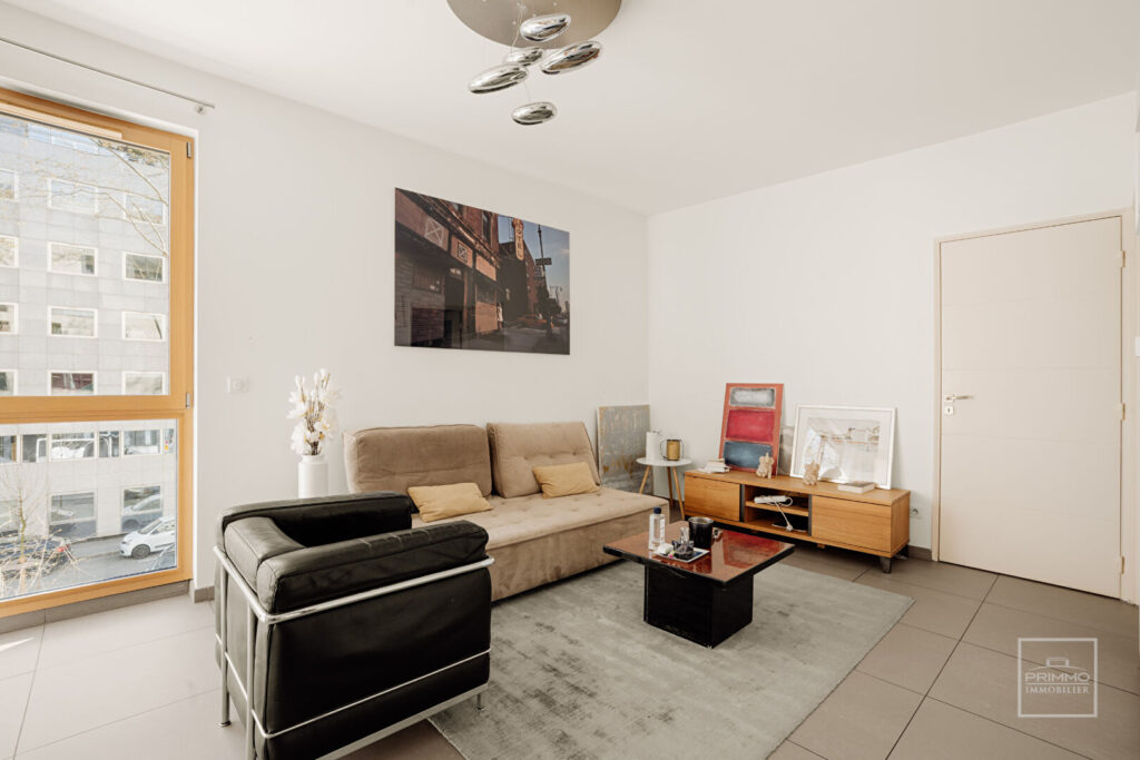 LYON 6, SAINT POTHIN, IMMEUBLE STANDING, 46.74m², BALCON