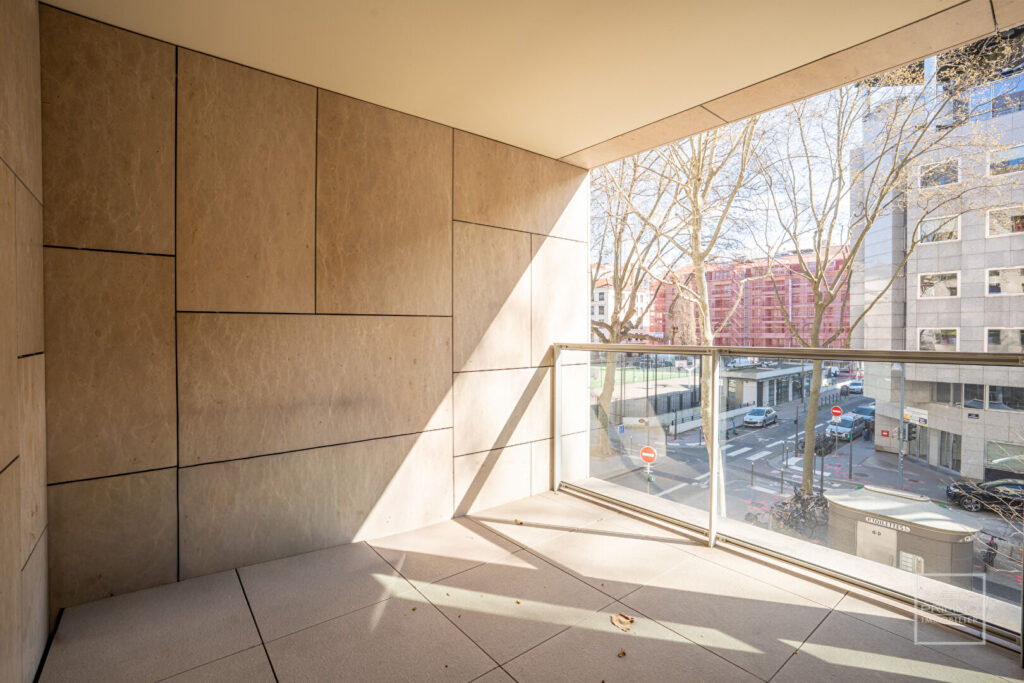 LYON 6, SAINT POTHIN, IMMEUBLE STANDING, 46.74m², BALCON