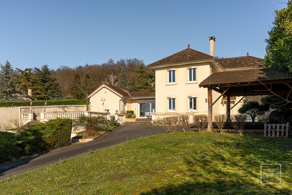 MAISON BOURGEOISE, VUE PANORAMIQUE, 300m², JARDIN & PISCINE