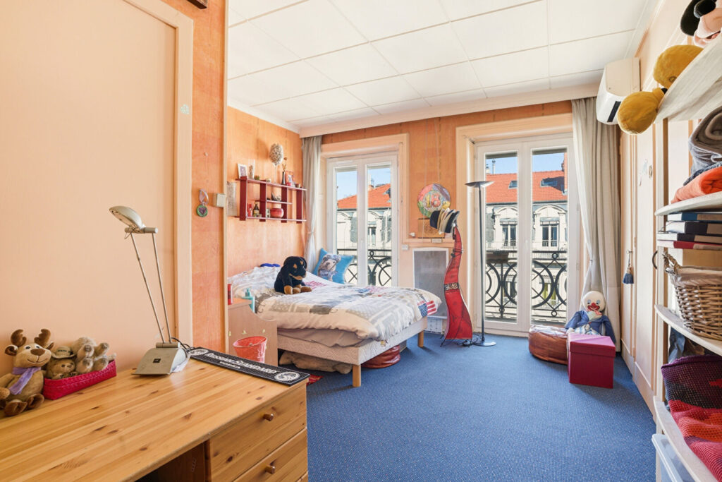 LYON 3, DERNIER ETAGE, 154.54m², BALCON FILANT
