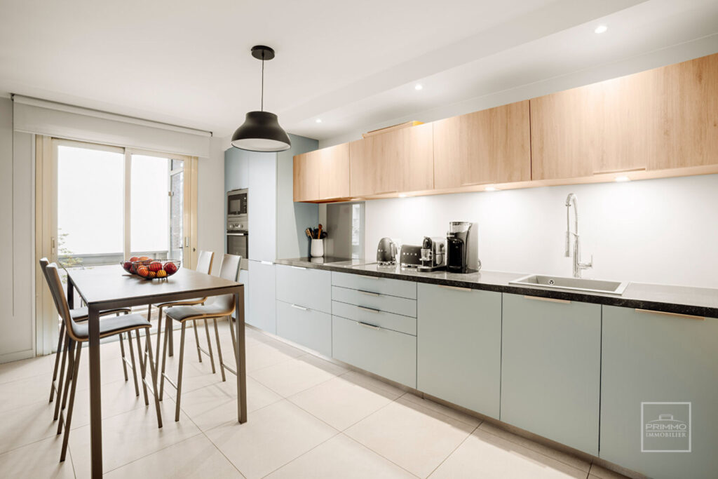 LYON 6, 100m², BALCONS, POSS. GARAGE