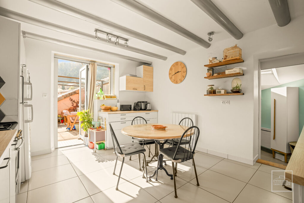 POLEYMIEUX AU MONT D&rsquo;OR , 115m², TERRASSE & VUE DEGAGÉE
