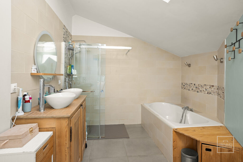 POLEYMIEUX AU MONT D&rsquo;OR , 115m², TERRASSE & VUE DEGAGÉE