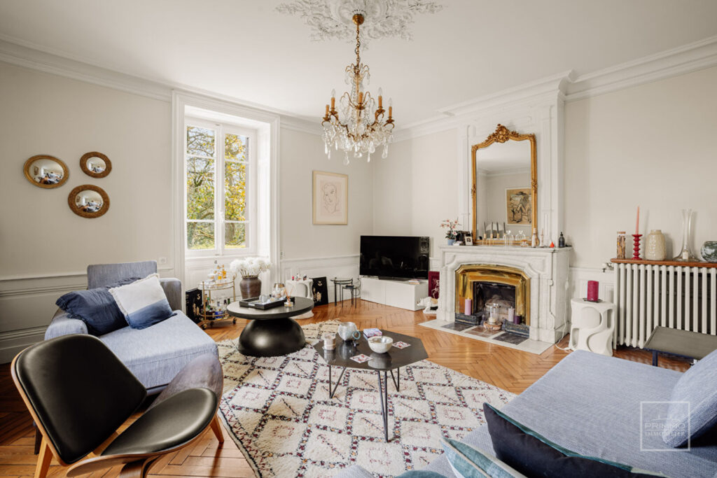 NEUVILLE SUR SAONE – 137m² DE CHARME, JARDIN 1385m² & PARKING