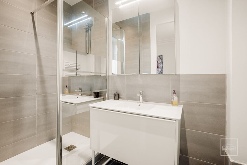 NEUVILLE SUR SAONE – 137m² DE CHARME, JARDIN 1385m² & PARKING