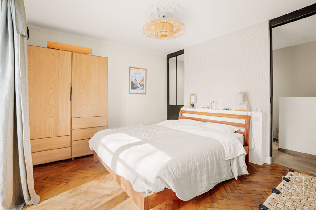 NEUVILLE SUR SAONE – 137m² DE CHARME, JARDIN 1385m² & PARKING