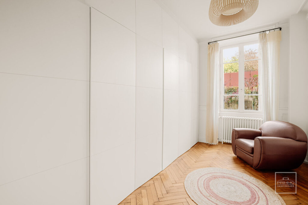 NEUVILLE SUR SAONE – 137m² DE CHARME, JARDIN 1385m² & PARKING