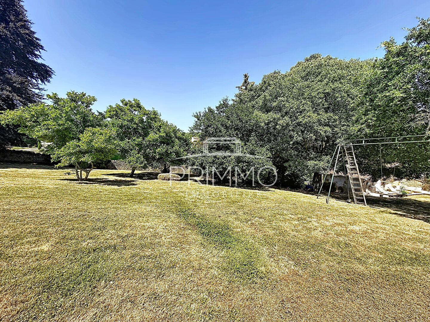 SAINT DIDIER AU MONT D&rsquo;OR Corps de ferme du XVIIe siècle, 2 maisons + revenus locatifs, piscine