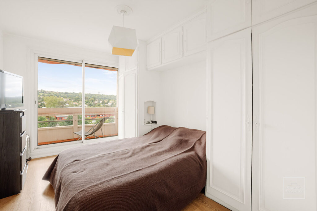 NEUVILLE SUR SAONE, T4, 93 m², BALCON 11m², STATIONNEMENT