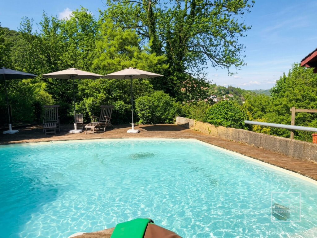 COUZON AU MONT D’OR, DEMEURE DE CARACTERE, PARC DE 6000 m²