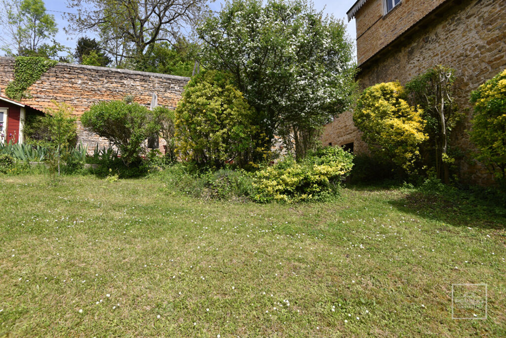 Saint Cyr au Mont d&rsquo;Or, dans bâtisse ancienne, duplex de 137m², terrasse, jardin, garage