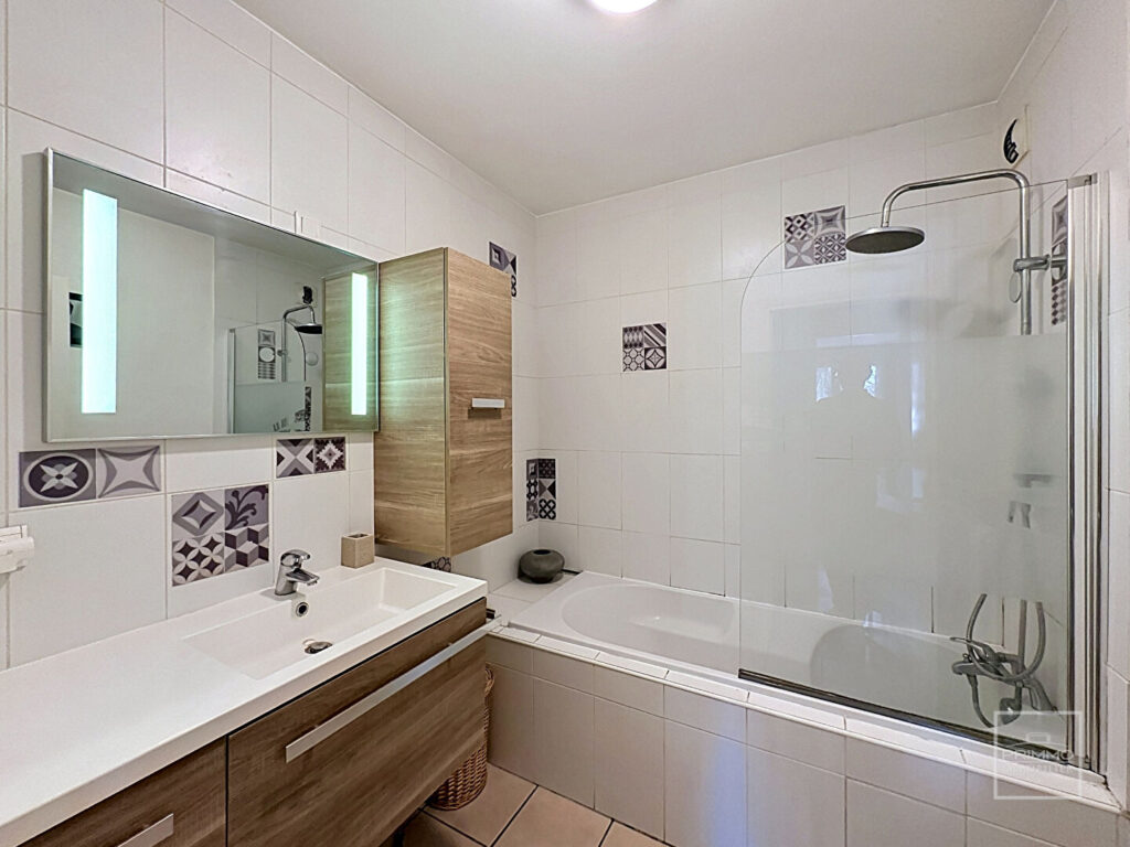 Saint Rambert, dans un parc au calme, Appartement T3 de 75m² avec balcon de 32m²
