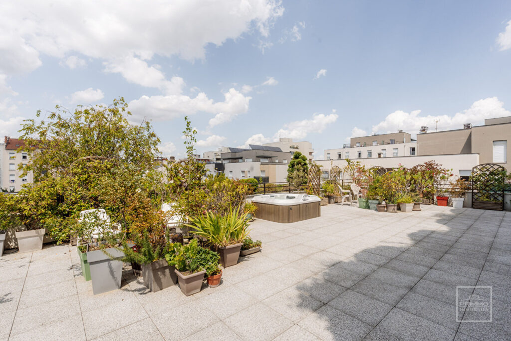 VILLEURBANNE, RARE, T4 AVEC TERRASSE & VUE DEGAGEE